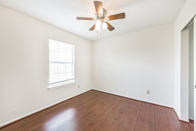 Building Photo - 7063 River Garden Dr