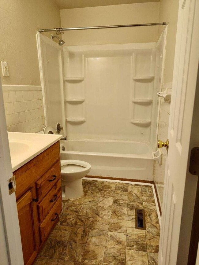 Building Photo - Available 3 Bedroom 1.5 bath Townhouse in Fredericksburg, Stafford County