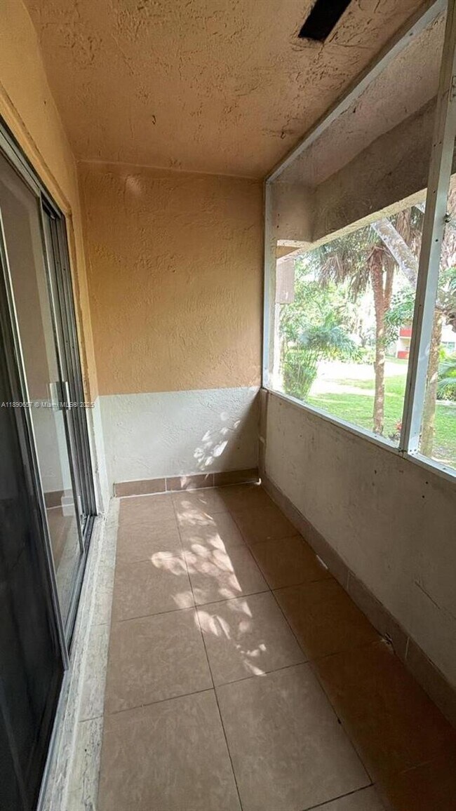 Building Photo - 271 Bonnie Blvd