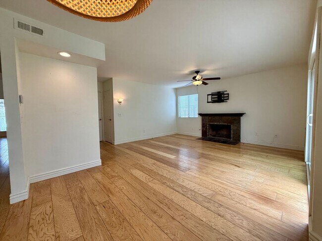 Building Photo - Spacious 4 Bedroom House with Large Fenced Yard! Landscaping Included! Two Car Garage!