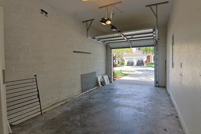 Building Photo - 634 NE 193rd Terrace