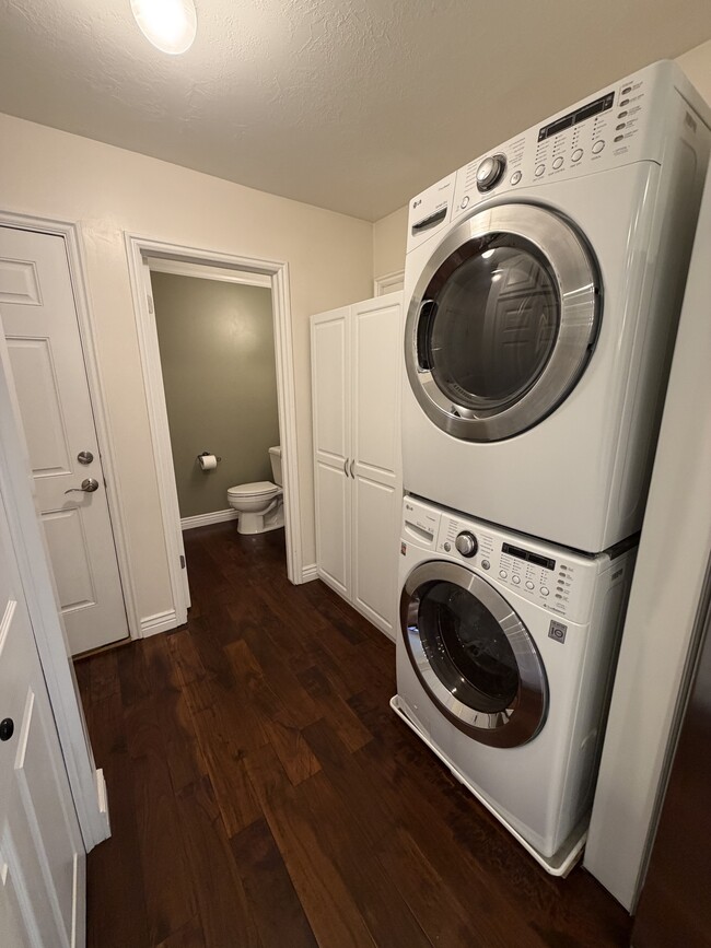 Building Photo - 8670 Snow Mountain Dr