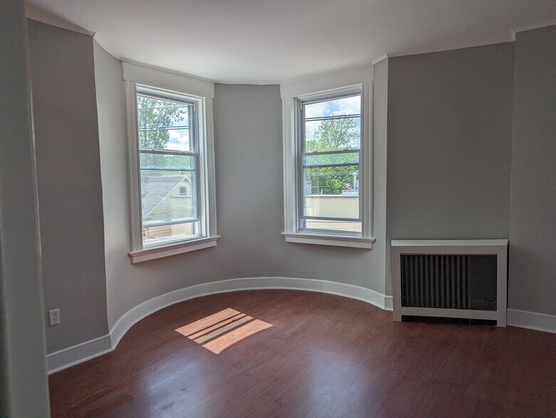 Building Photo - 517 Lincoln Pl