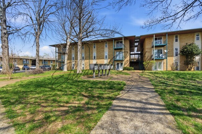 Building Photo - SPRING SPECIAL!! FIRST MONTH FREE on this ONE Bedroom Condo, First Floor, across from Madison Park!