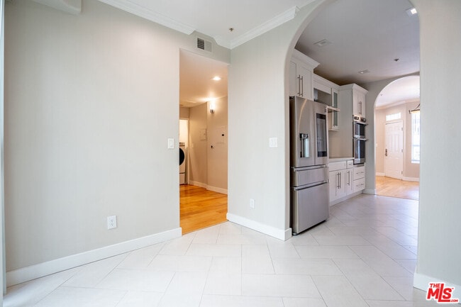 Building Photo - 350 S Norton Ave