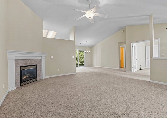 Building Photo - 3-bedroom, 2-bathroom home located in the ...