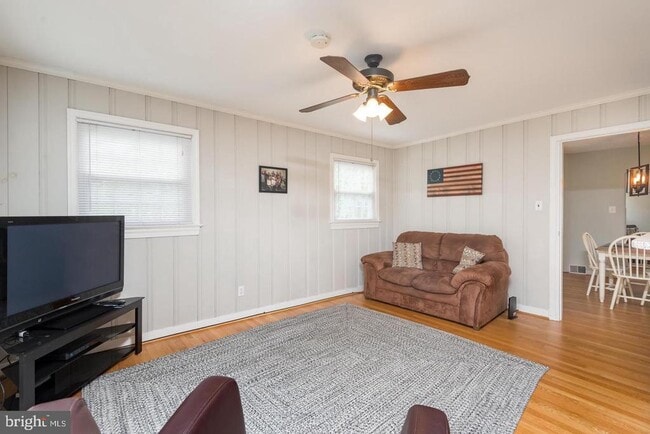 Building Photo - 5106 25th Pl N