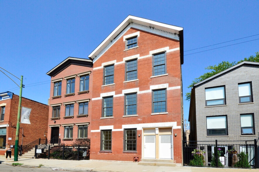 Building Photo - 2235 N Clybourn Ave