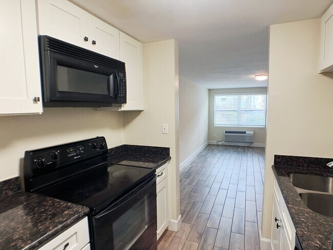Building Photo - Margaret's Manor - 2 Bedroom, 1 Bathroom i...
