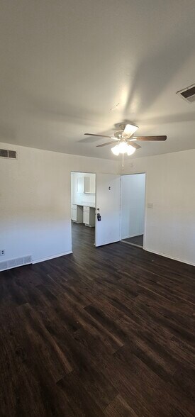 Building Photo - 711 N 70th St