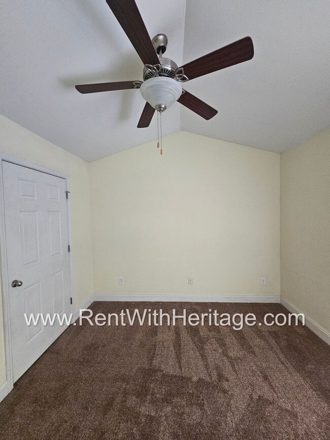 Building Photo - Gorgeous 3Bd / 2Ba Immaculate Townhome / U...