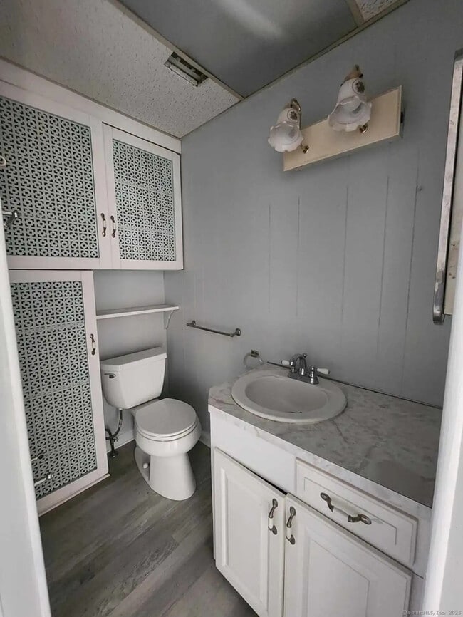 Building Photo - 62 Montauk Ave