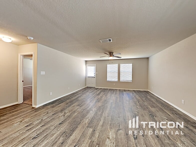 Building Photo - 9725 Marbach Brk
