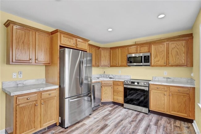 Building Photo - 220 Alder St