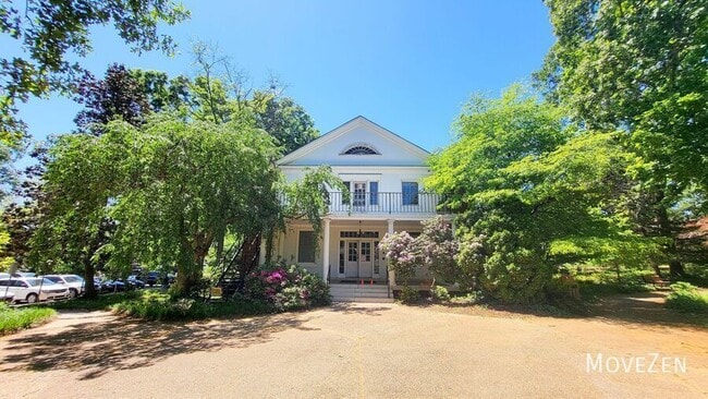 Building Photo - 1221 Westview Ln