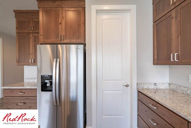 Building Photo - Beautiful 4-Bedroom 2.5 Bath with a 3 Car ...