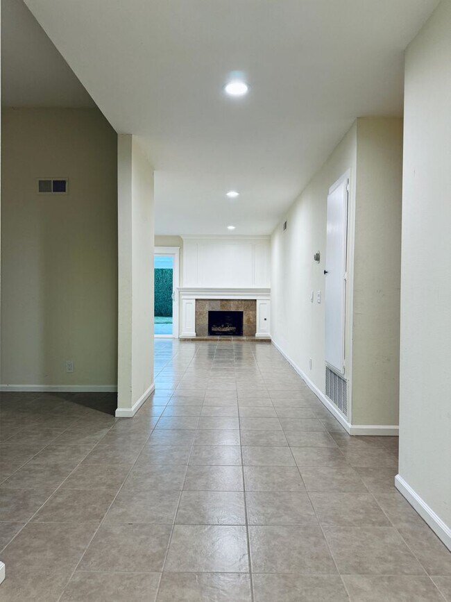 Building Photo - 10536 Perch Ave