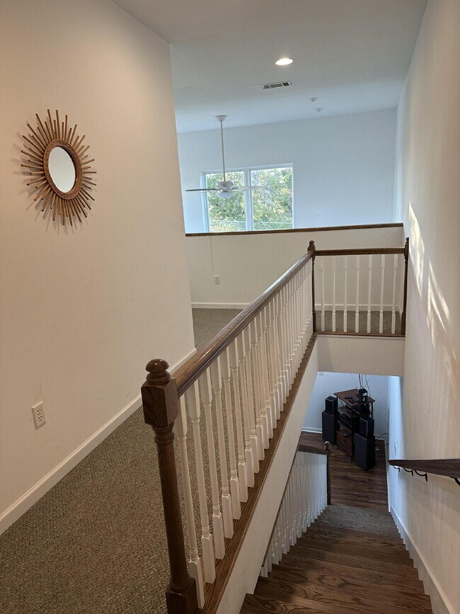 Building Photo - 153 Markham Dr