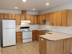 Building Photo - 2-Bedroom, 1-Bath Duplex In Thurston Area of Springfield!