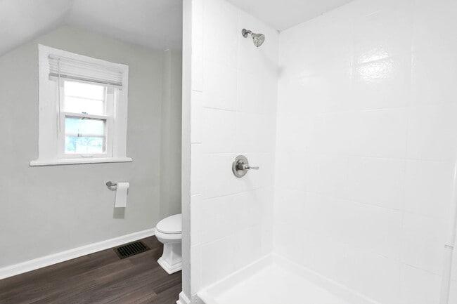 Building Photo - 1032 E 17th Ave