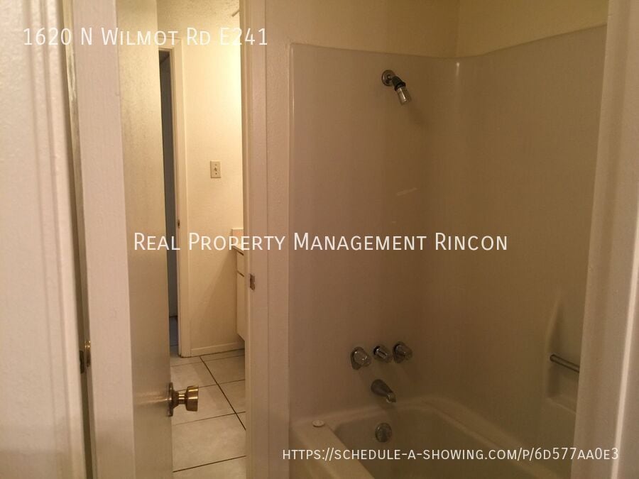 Building Photo - 1620 N Wilmot Rd