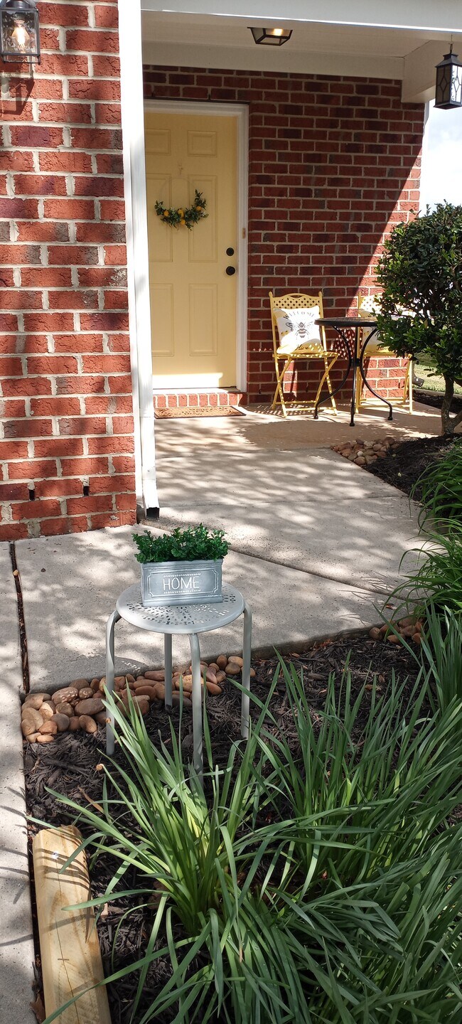 Building Photo - 1006 Collington Dr