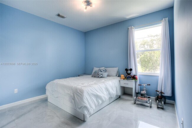Building Photo - 1687 SW Import Dr