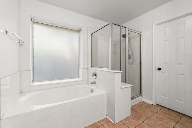 Building Photo - 255 Genesee Ridge Ct