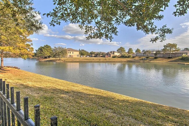 Building Photo - 26007 Waldridge Dr