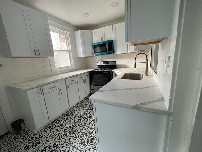 Building Photo - 30 N 56th St