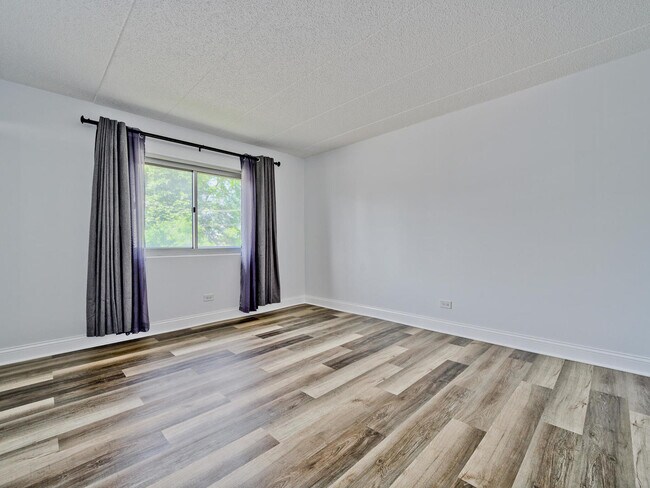 Building Photo - 3849 N Parkway Dr