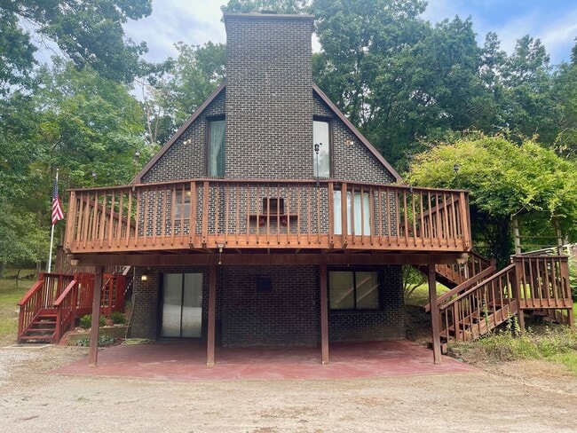 Building Photo - Unique 4 Bedroom Home on Dead-End Road w/ ...