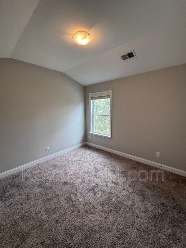 Building Photo - 334 Sumac Trail