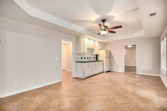 Building Photo - 592 Kenion Forest Way
