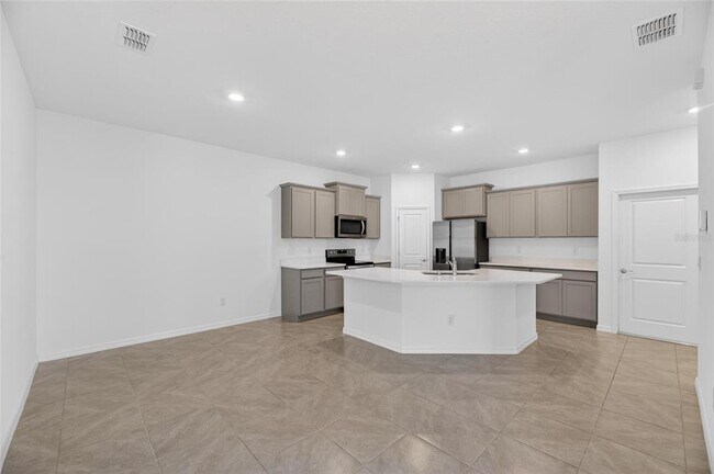 Building Photo - 2425 Bending Bonsai Dr