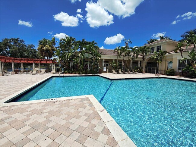 Building Photo - 2586 Centergate Dr