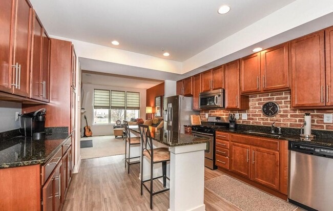 Building Photo - Stylish townhouse in ideal Frederick locat...