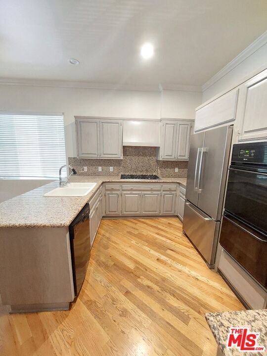 Building Photo - 1808 Franklin Canyon Dr
