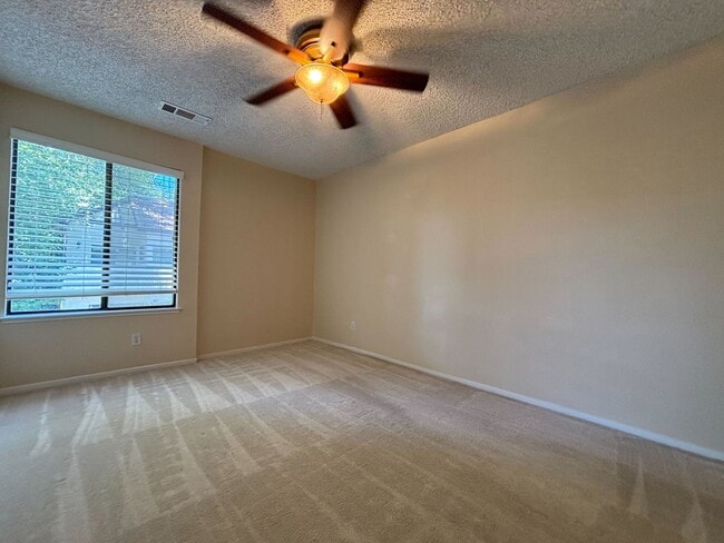 Building Photo - Stylish 3-Bedroom Rental in Prime Fresno L...