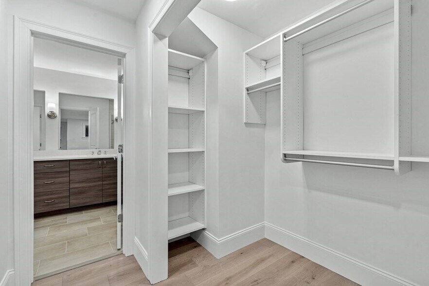 Building Photo - 19 Lily Pond Ln