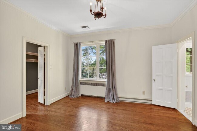 Building Photo - 5553 Little Falls Rd