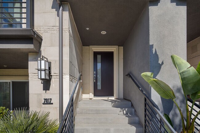 Building Photo - Resort Style 2BD Townhome in Origen at Civ...