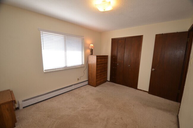 Building Photo - Dillon Valley East Condo! Great Natural Light!