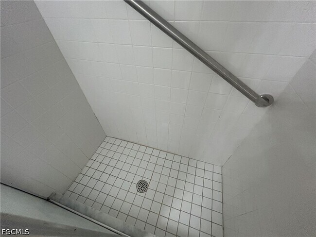 Building Photo - 1228 SE 24th Ave