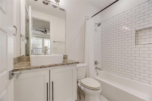 Building Photo - 214 Lanyard Dr