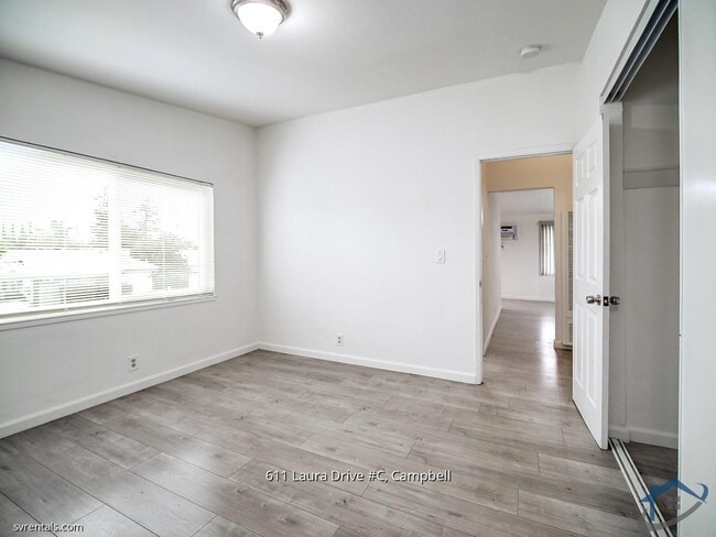 Building Photo - 611 Laura Dr