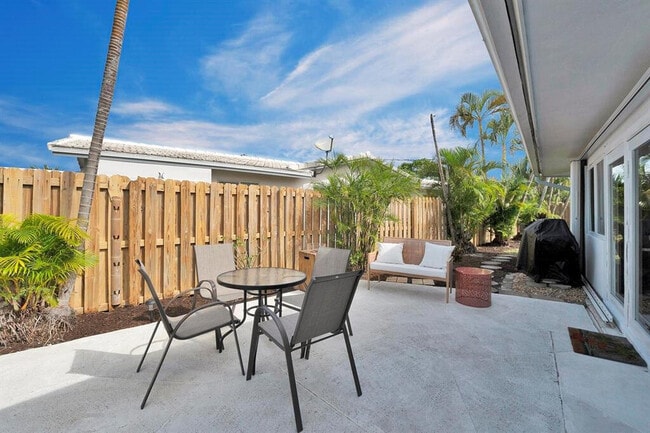 Building Photo - 999 SE 6th Terrace