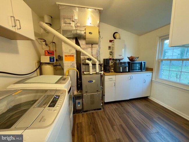 Building Photo - 211 Eagle View Ln