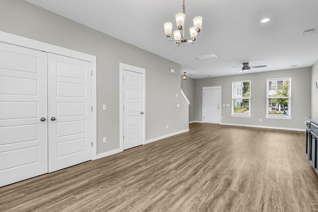 Building Photo - 146 Winding Branch Dr