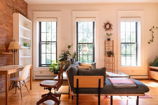 Building Photo - Beautiful 1 Bedroom In One Of Portlands Most Historic Buildings